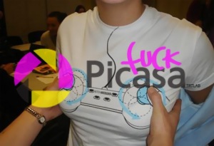 20100212014249_I-Want-To-Play-With-This-Controller-Shirt